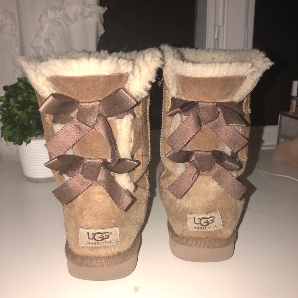 Women’s Bailey Bow UGG (color: chestnut)